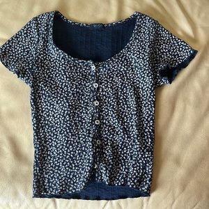 BRANDY MELVILLE BLUE FLORAL ZELLY TOP